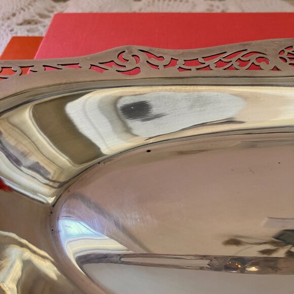 Vintage Silver Plate Oval Tray with Handle/ Blush Coloured Linen Crochet Napkin - Picture 11 of 16